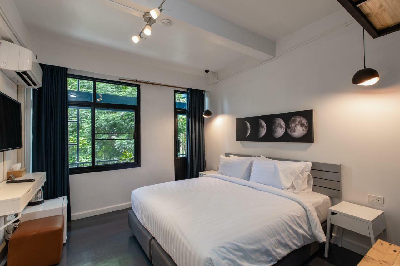Every Surawong Bangkok Ngoại thất bức ảnh